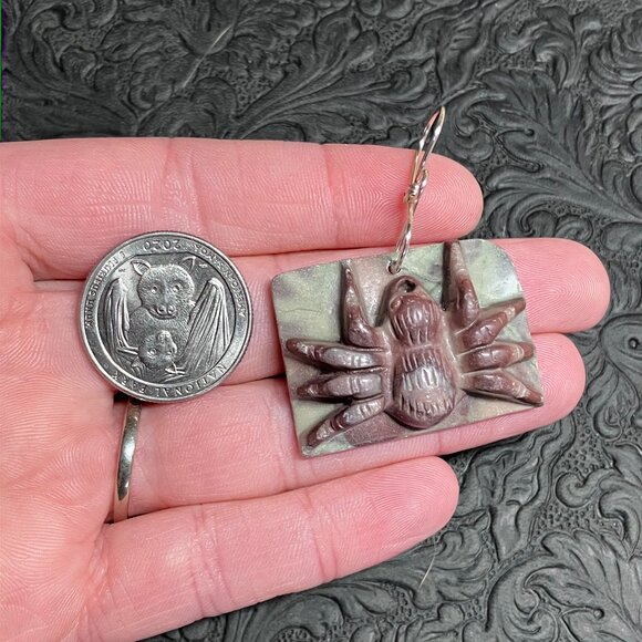 Hand Carved Tarantula Spider Pendant Ribbon Jasper Stone Jewelry - Picture 4 of 5